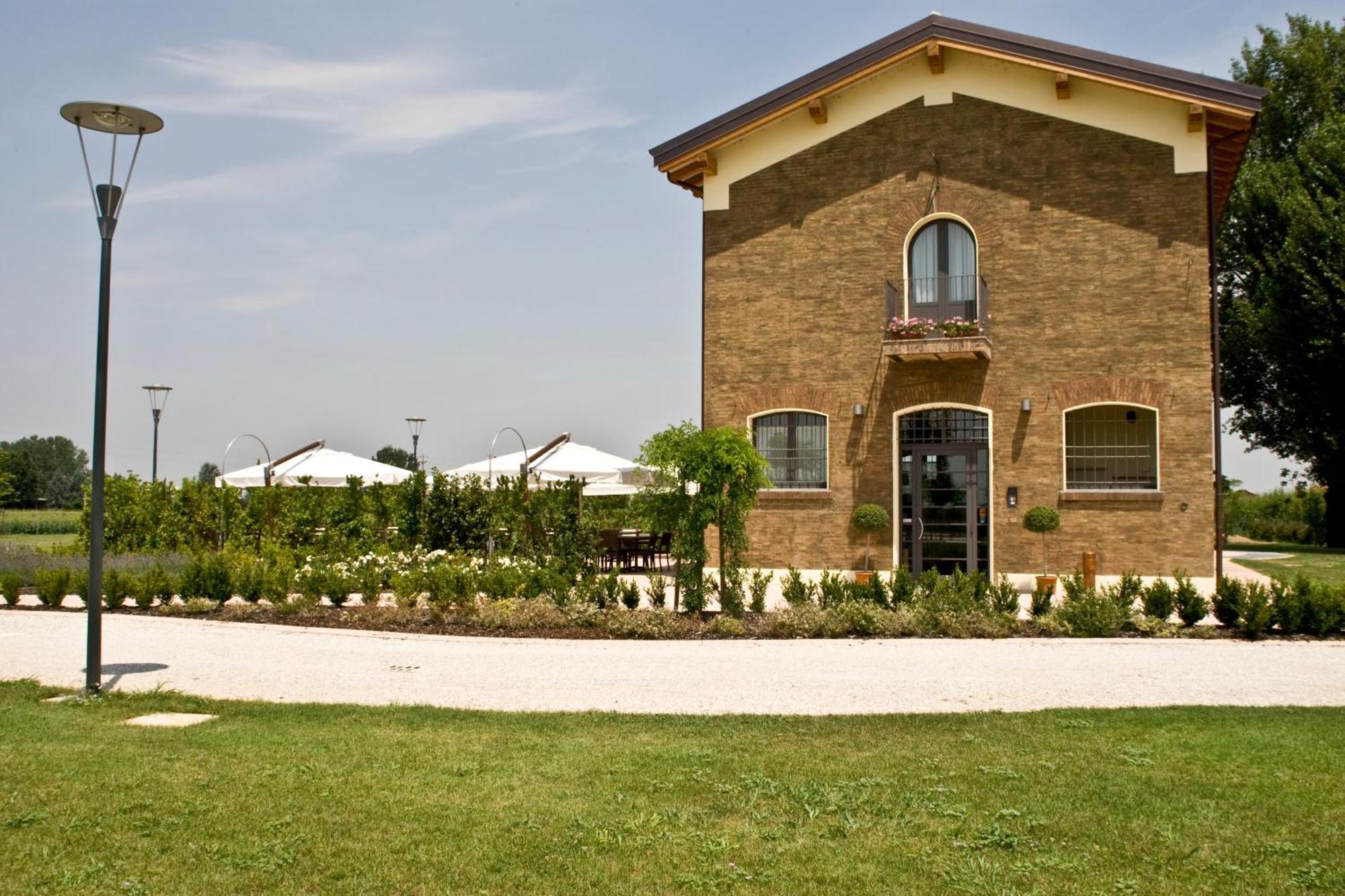 Hotel La Fornace San Vicenzo di Galliera Buitenkant foto